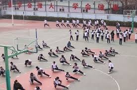 广东大胜广州：萨姆纳首秀伤退徐昕6中6 奎因29+6+7+5+6三分