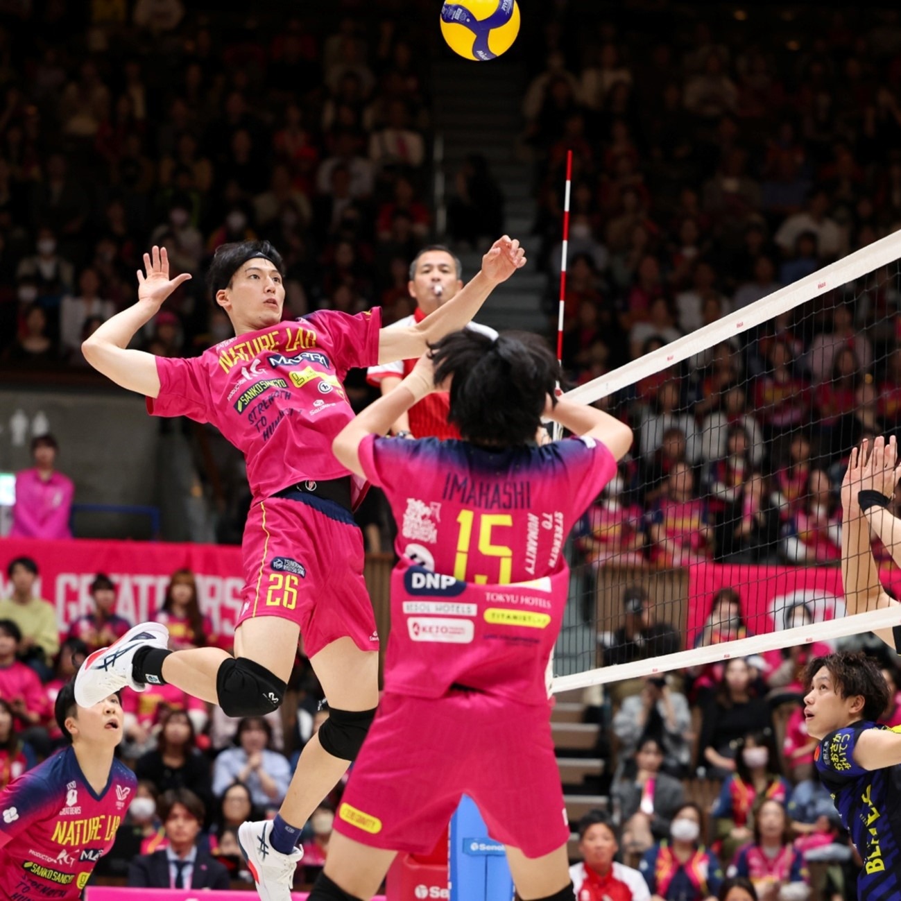 CBA俱乐部杯广厦击败天津 塔克飞身暴扣